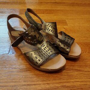 BareTraps Jordy Sandals Bronze Size 6W